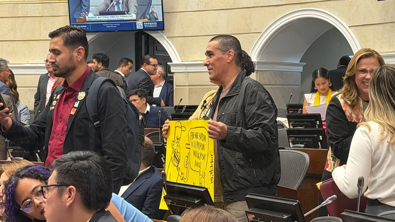 El representante Miguel Ángel Grisales y Matador en el recinto del Senado.