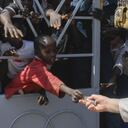 El papa Francisco recibiendo una limosna en Sudán del Sur.
