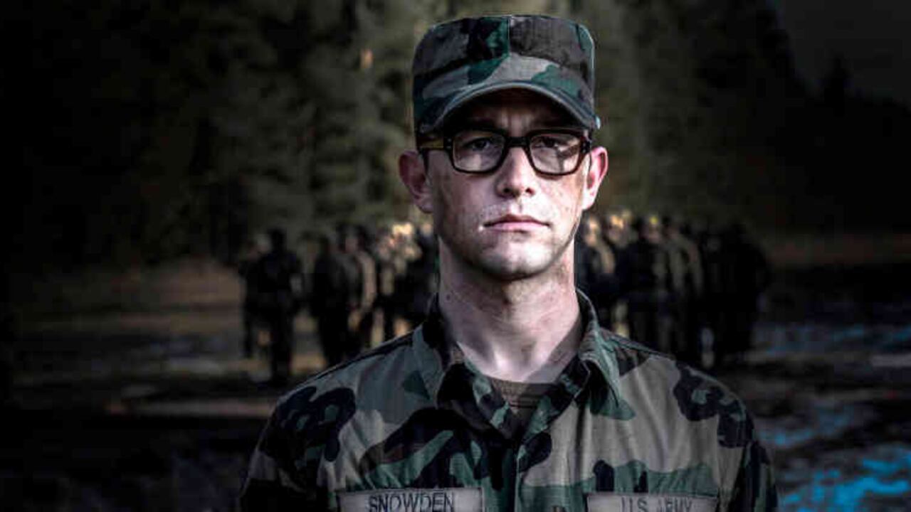 Stone escribió el guion de la película junto a Kieran Fitzgerald basándose en dos de los libros que se han escrito sobre el caso.