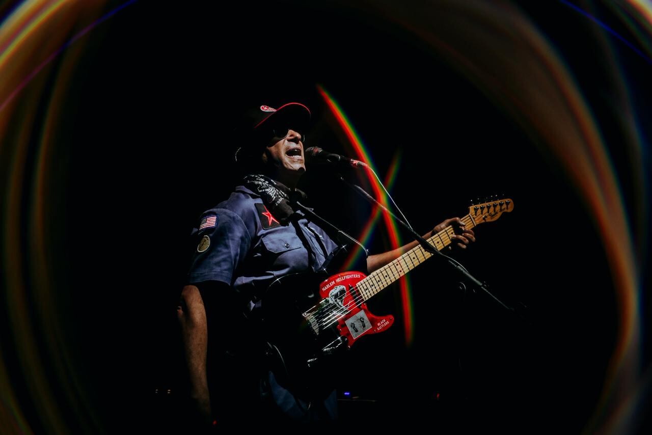 Tom Morello y su Freedom Fighter Orchestra en el Teatro JEG, el 19 de marzo en Bogotá.