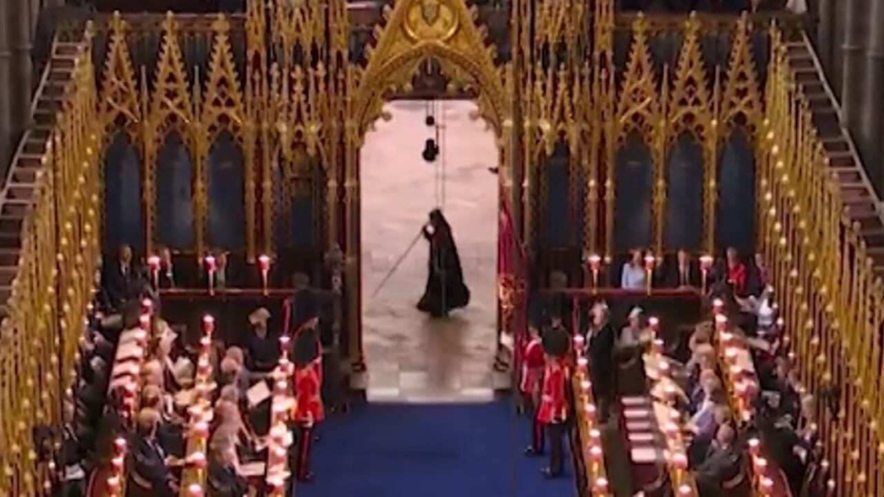 Tras la coronación del monarca, el video llamó la atención en redes sociales.