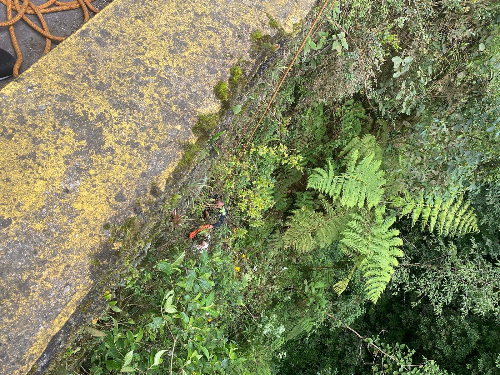 Rescate de mujer en el Salto del Tequendama.