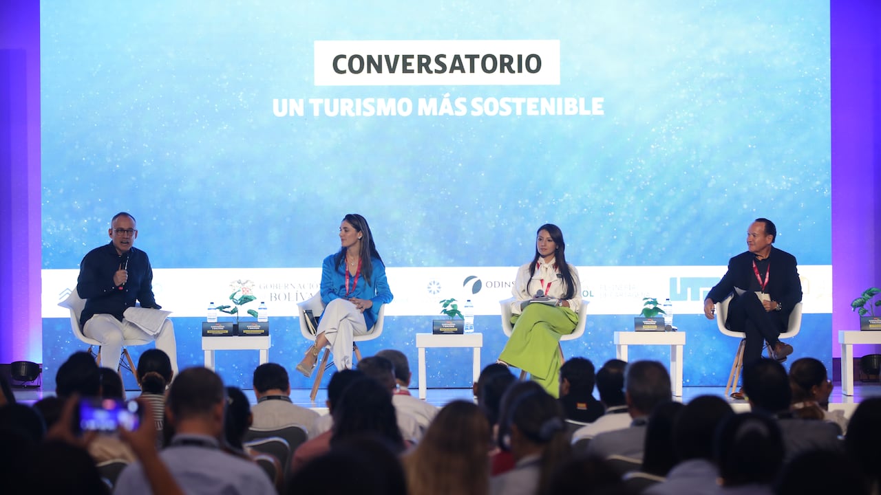 Foto Semana por Colombia Cartagena y Bolívar
Fecha: miércoles 2 de abril de 2025 / De 9:00 a. m.
CONVERSATORIO | Un turismo más sostenible
Teresa Margarita Londoño
Secretaria de Turismo de Cartagena
Diana Carolina Ariza
Directora de Cotelco, capítulo Cartagena y Bolívar
Wilber Anderson
CEO de SBR Sport USA, organizador del Triatlón de Cartagena
Lina Rodríguez
Directora del Instituto de Cultura y Turismo de Bolívar (Icultur)
Moderador: Jorge Andrés Villamizar
Editor de Foros SEMANA