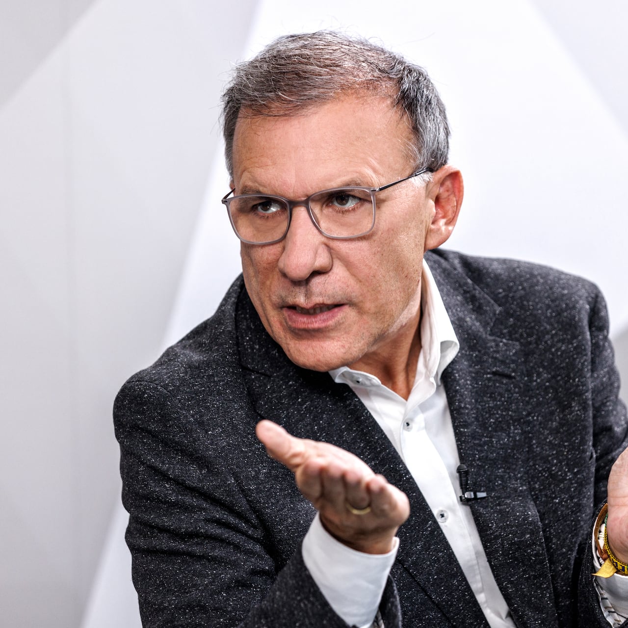 Roy Barreras no necesita estrategas, necesita un mago para que lo saque presidente” - Semana