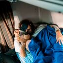 Hay quienes no pueden dormir sin una cobija y una almohada. Getty Images.