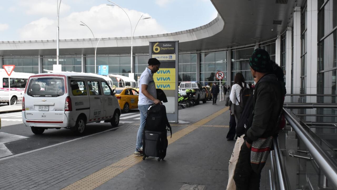 Crisis de pasajeros en el aeropuerto El Dorado