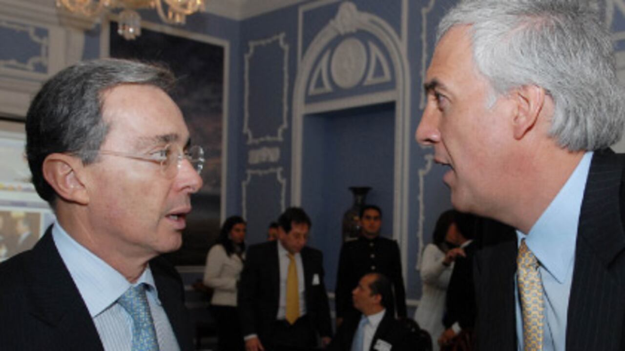A pesar del difícil comienzo que tuvieron el presidente Álvaro Uribe y el alcalde Samuel Moreno, Nación y Bogotá han logrado trabajar en una agenda común, como el metro, TransMilenio y las vías de acceso a la capital, entre otros. Ahora el Presidente tiene la última palabra