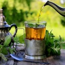 A la preparación de té de hierba de limón también se le puede agregar menta. Foto: Getty Images.