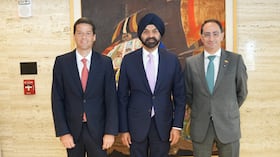 Visita de José Manuel Restrepo y de los ministros designados de Hacienda y Comercio al Banco Mundial.