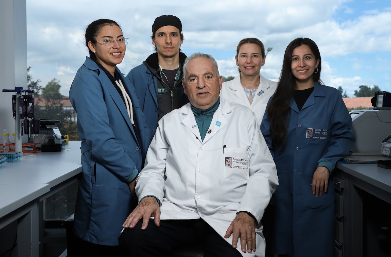 Médico genetista Juan José Yunis y su equipo