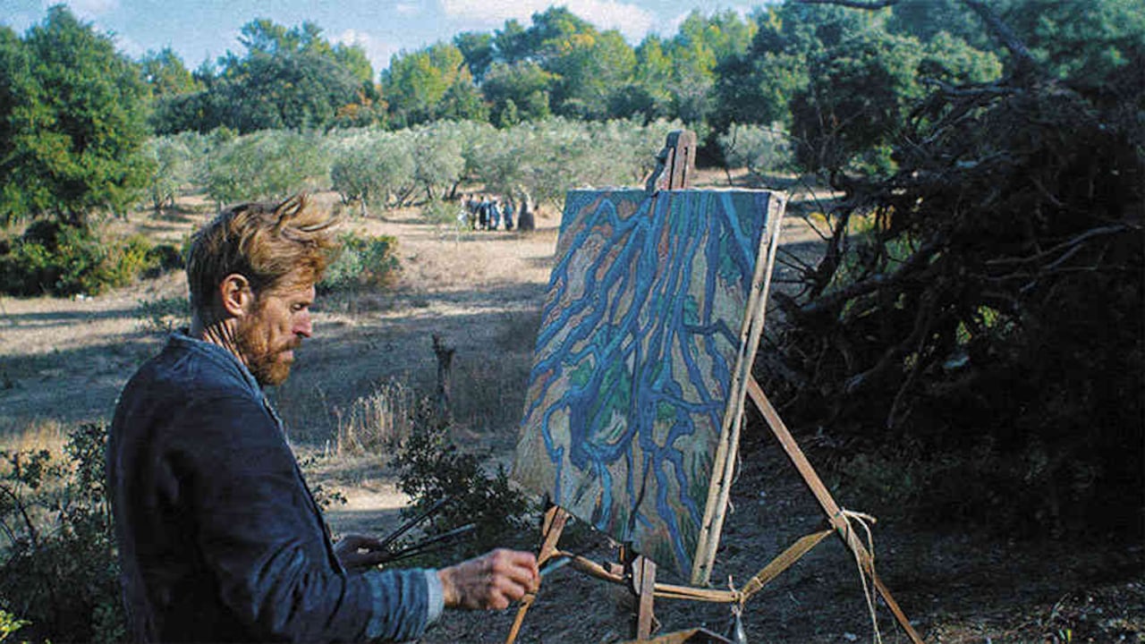 La creatividad de Van Gogh despertó en los paisajes de Arles, en el sur de Francia. A partir de ahí, pintó algunas de sus mejores obras, inspirado en los colores vivos y fuertes. En la película, rodada en los parajes reales, Willem Dafoe interpreta al artista.