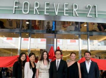 En la línea del mercado de ropa, Forever 21 es uno de los principales competidores de Primark. 