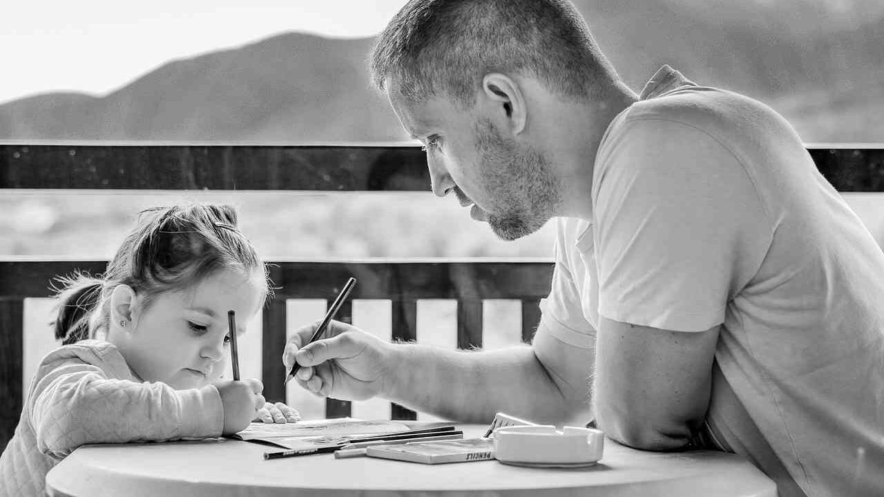 La labor del padre es igual de importante a la de la otra unidad parental.