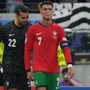 Cristiano Ronaldo con la camiseta de su selección portuguesa.