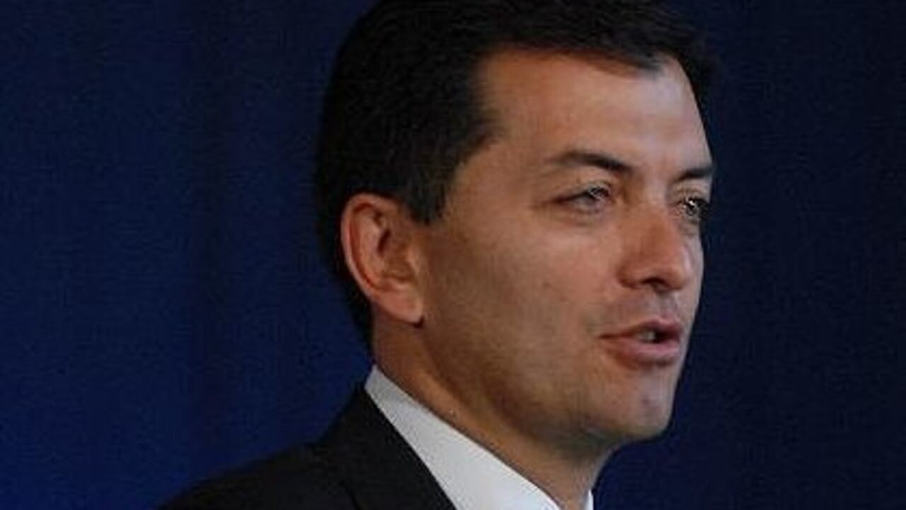 El director saliente de Acción Social, Luis Alfonso Hoyos, presentó su balance de atención a los desplazados. Recibió críticas comentarios sobre incumplimiento de las obligaciones.