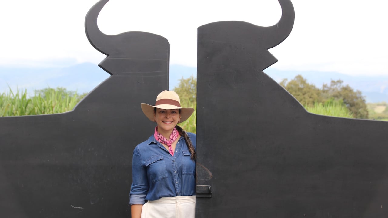 Gina García es ganadera colombiana. Hija del torero Edgar García y esposa del matador de toros, José Arcila.