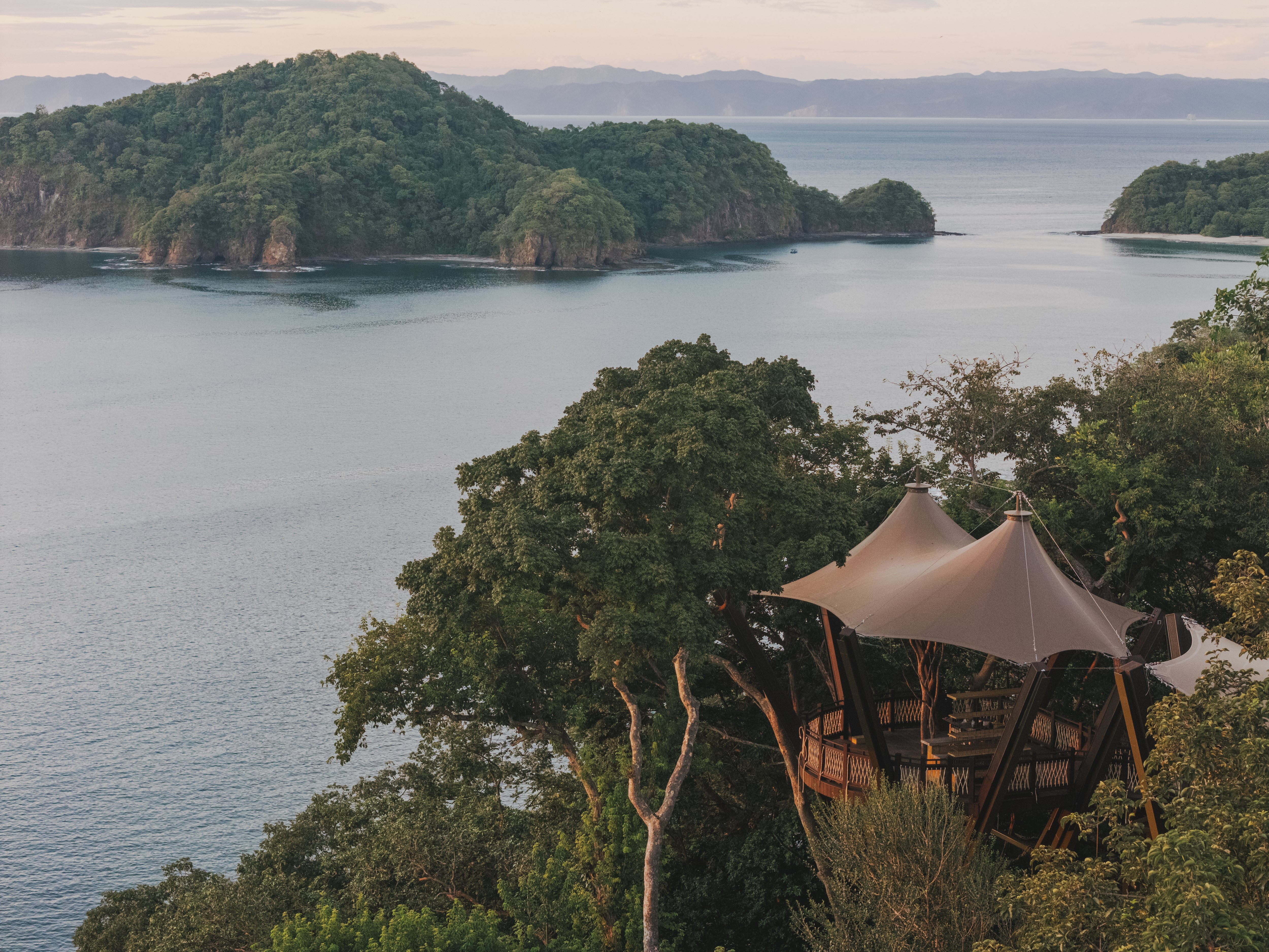 Nekajui Península Papagayo, a Ritz-Carlton Reserve, está en medio de árboles nativos y muy cerca a la playa.