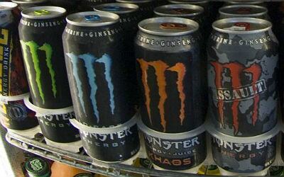 Las bebidas energizantes contienen estimulantes como cafeína