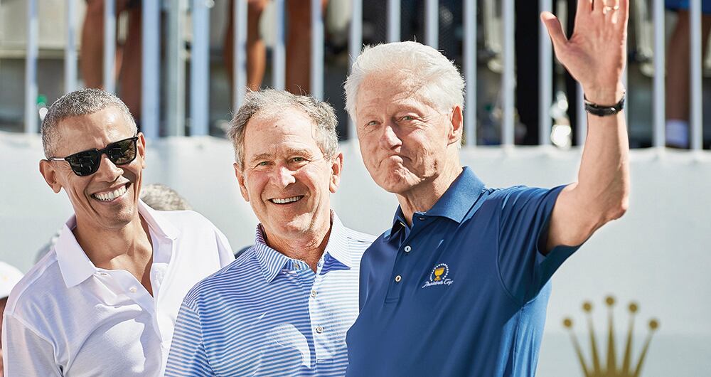 En marzo de este año, Clinton se unió junto a los expresidentes Barack Obama y George Bush para una campaña promoviendo la vacunación contra el covid.