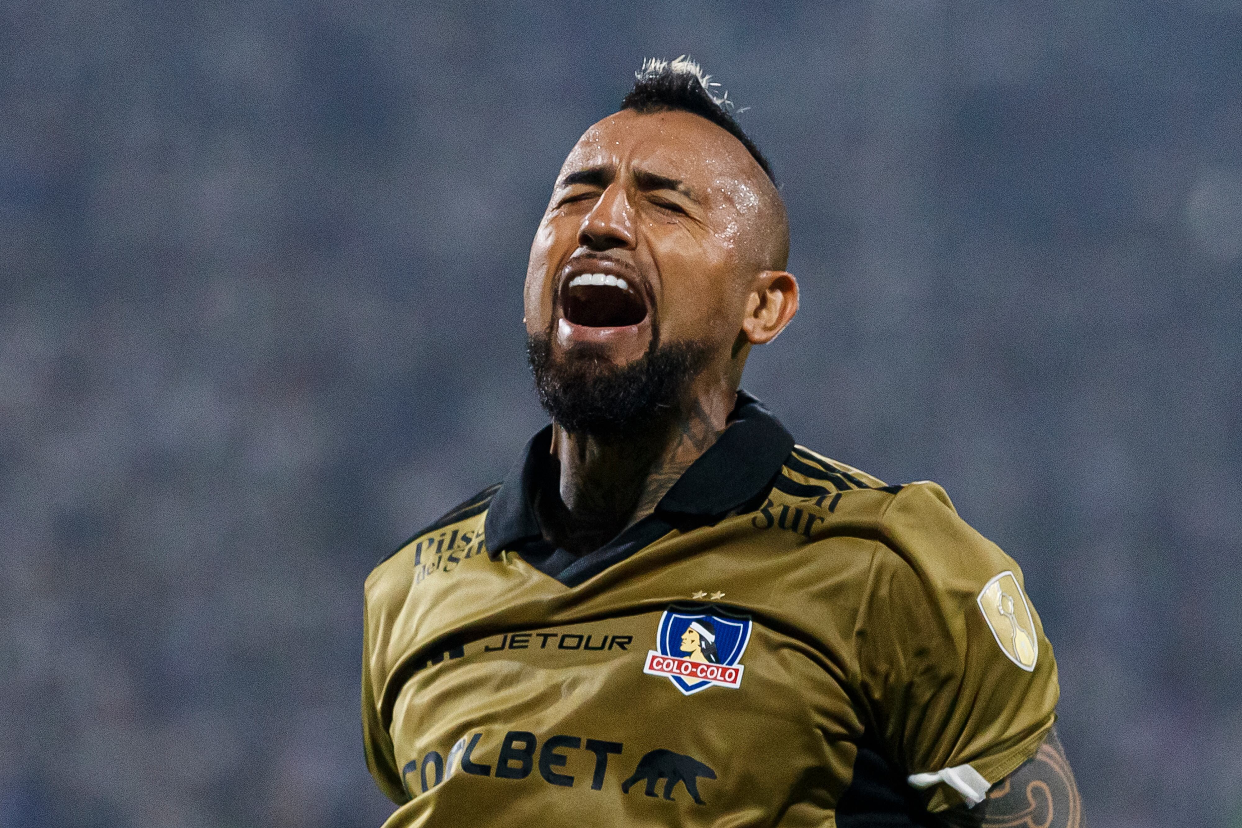 LIMA, PERU - MAY 15: Arturo Vidal of Colo Colo celebrates his goal during Copa CONMEBOL Libertadores match between Alianza Lima and Colo Colo at Estadio Alejandro Villanueva on May 15, 2024 in Lima, Peru. (Photo by Martín Fonseca/Eurasia Sport Images/Getty Images)