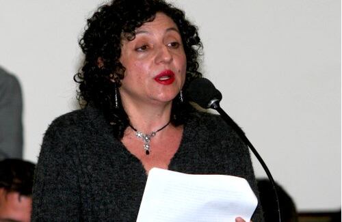  "Señores congresistas ustedes tienen en sus manos el poder aplicar castigos a quienes han victimizado a las mujeres y los partidos políticos que los han apoyado...(..) Los grupos ilegales armados violaron los derechos de mujeres, jóvenes y niñas, pues les causaron desplazamiento forzado interno, homicidio, el reclutamiento forzado,  desaparición, tortura, apropiación del cuerpo como instrumento de guerra, para ejercer control sobre las poblaciones y específicamente sobre las mujeres" :  Claudia Ramírez, de la Red Nacional de Mujeres, quien dijo además que la reforma debería favorecer el acceso de las mujeres a la política. 

