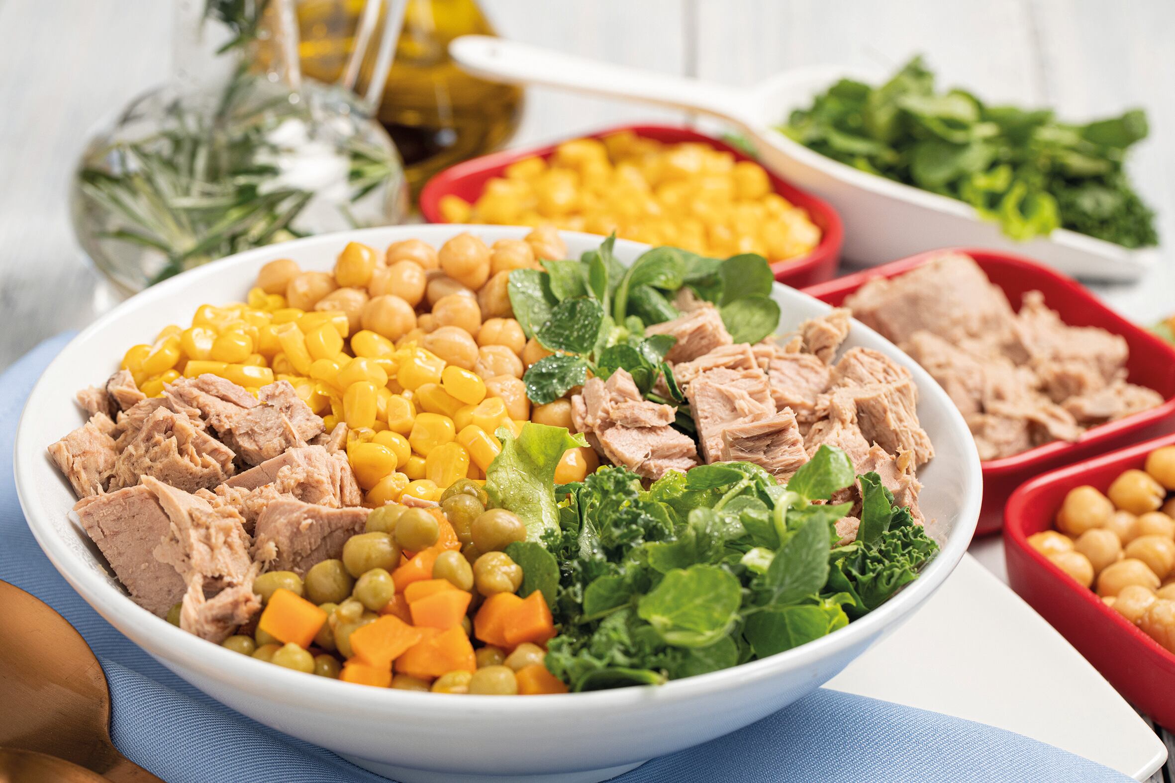 Ensalada con atún Zenú.