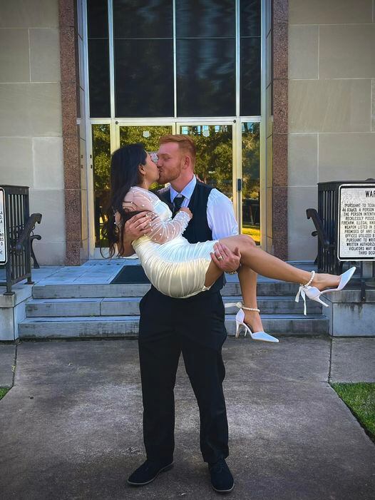 La mujer, migrante indocumentada, dio el 'sí' apenas 10 días después de haber conocido a su esposo.