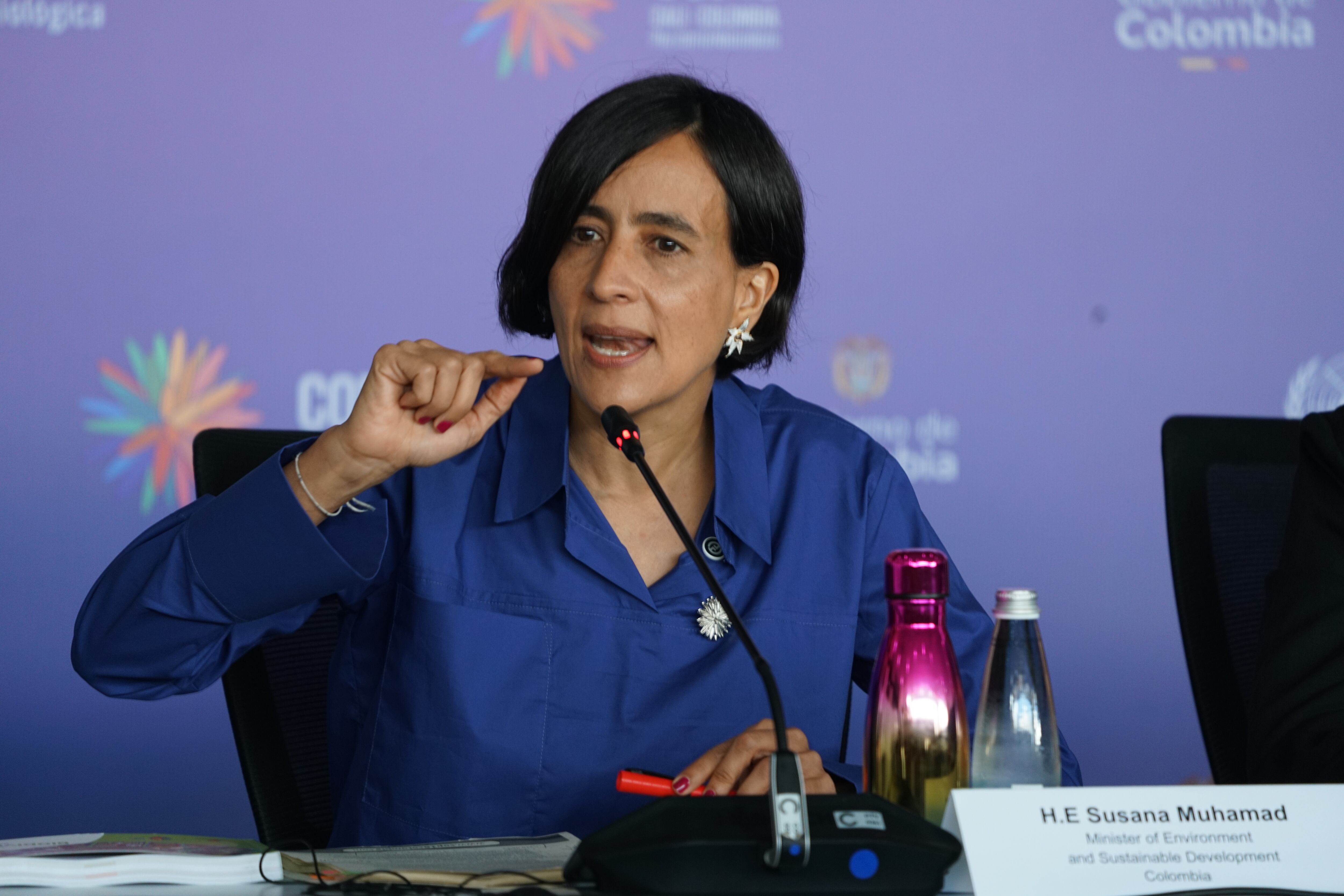 Ministra de Ambiente, Susana Muhamad, recibió la presidencia de la COP de manos de China. Foto Jorge Orozco / El País