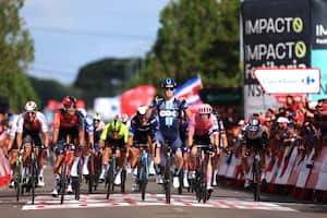 Alberto Dainese superó a Filippo Ganna en la meta.