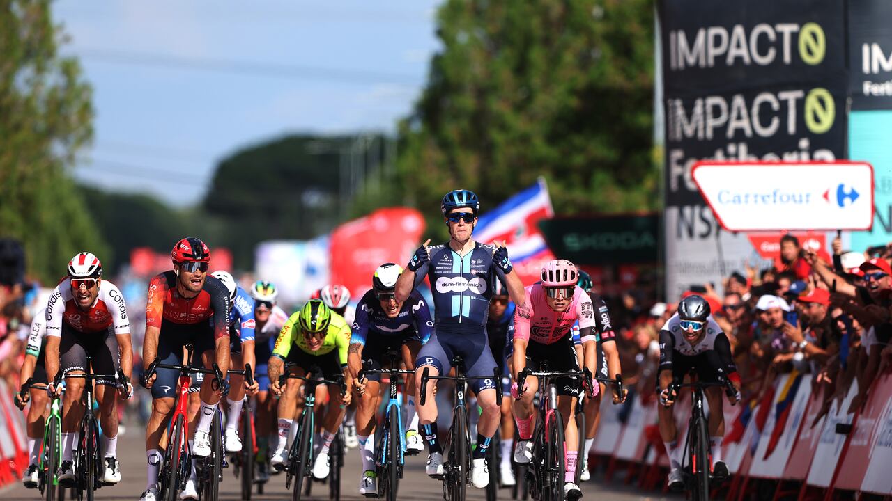 Alberto Dainese superó a Filippo Ganna en la meta.