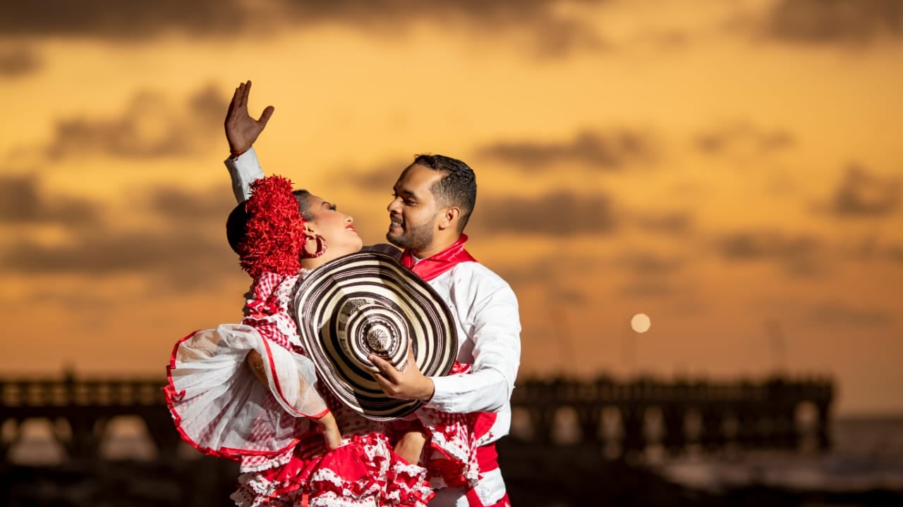 Cumbia, danza tradicional del Caribe colombiano.