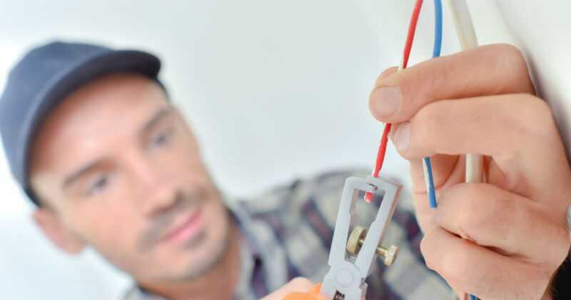 En el mundo hay un déficit de electricistas.