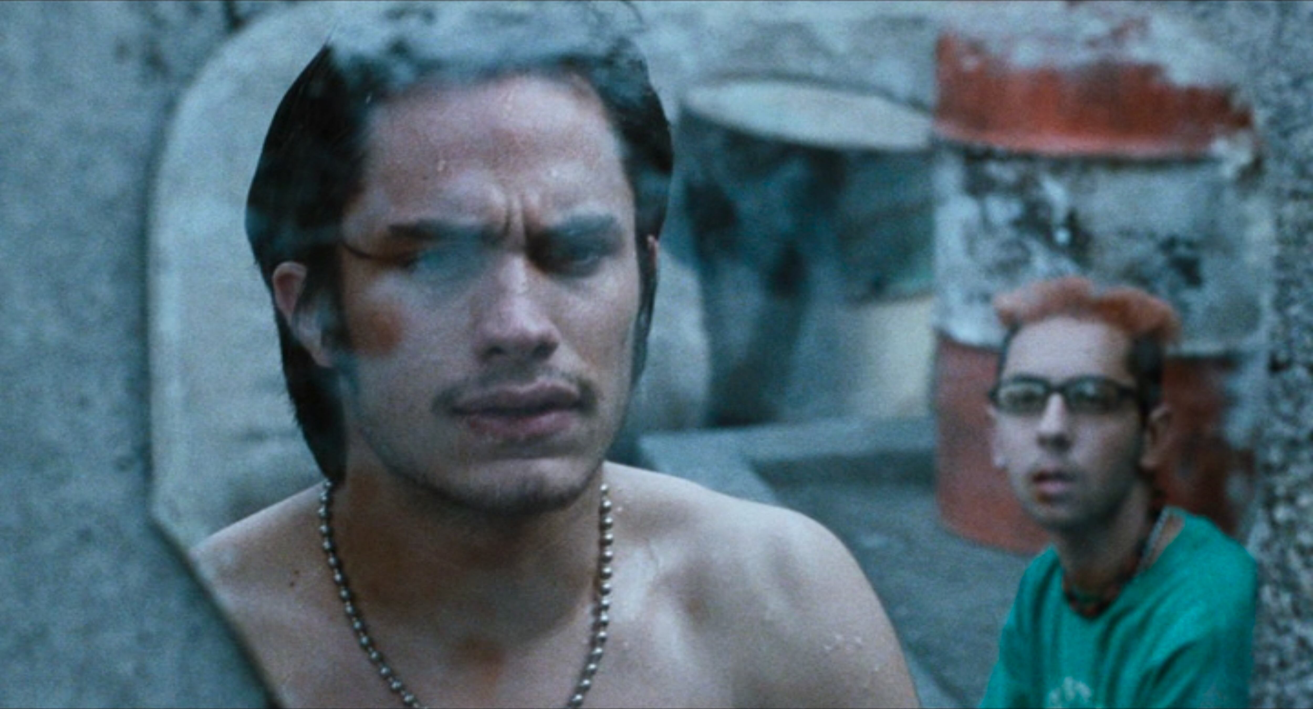 Amores Perros de Alejandro González Iñárritu cumple 25 años y regresa a las salas de cine, así podrá ver la película en Colombia