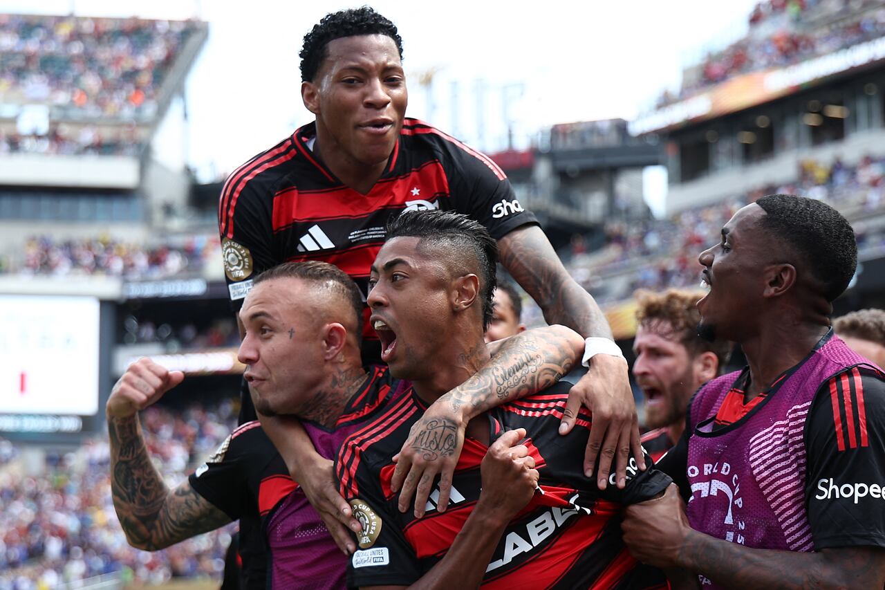Los jugadores del Flamengo celebran el último tanto de su equipo para el 3-1 final.