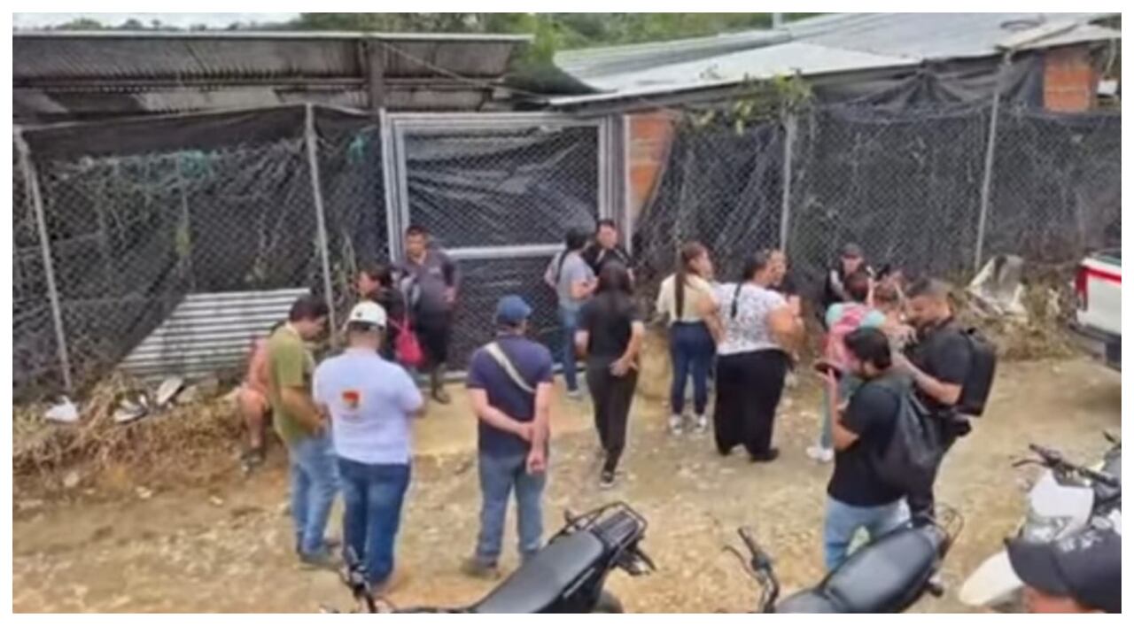 Más de 40 personas trabajan en el rescate de 23 mineros atrapados en la mina La Reliquia, en Segovia, Antioquia.