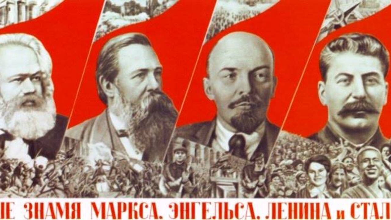 Afiche soviético de 1933 con Marx, Engels, Lenin y Stalin.