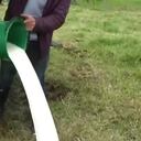 Campesinos están botando la leche por los bajos a los que la pagan.