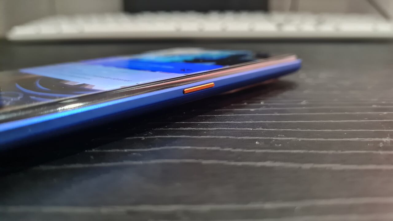 El smartphone Android tiene un diseño y capa personalizada basada en las batallas de Gokú.