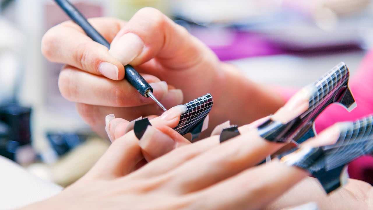 Las uñas acrílicas cada vez toman más fuerza.