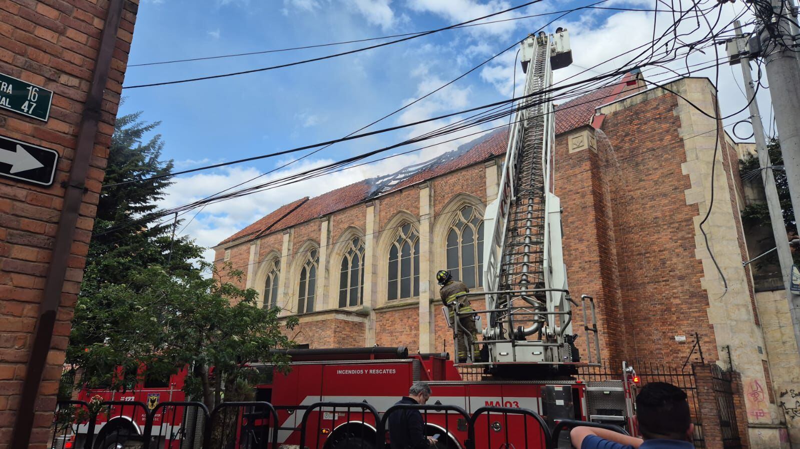 Incendio en la capilla de la Universidad Católica de Bogotá