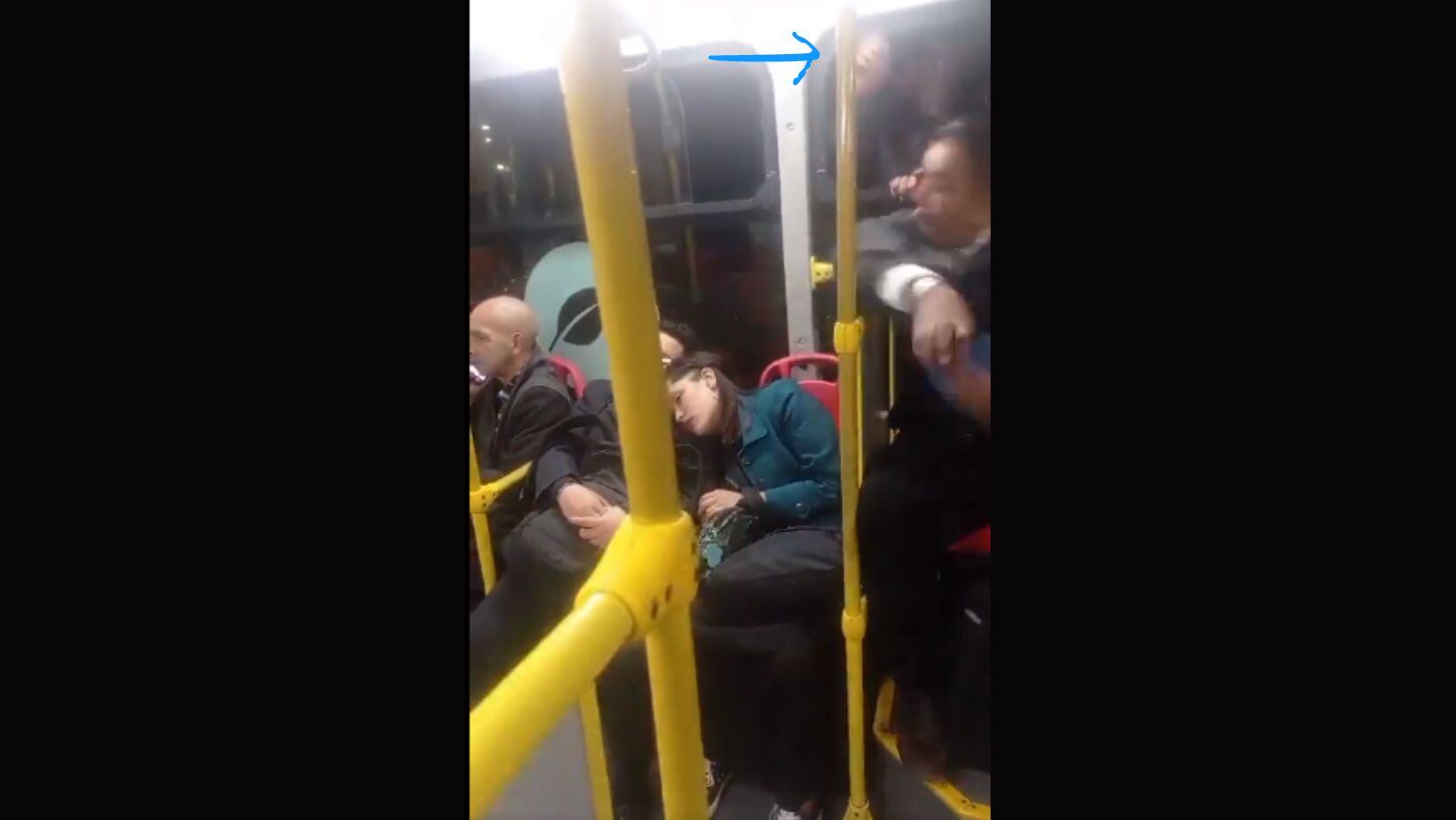 La oportuna reacción de un usuario evitó el hurto de su celular
Foto:  captura de video X @ColombiaOscura