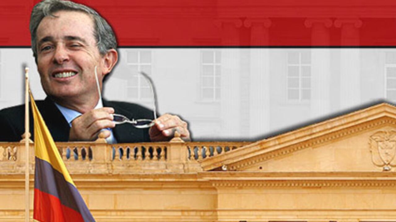 En una reunión el pasado jueves, el expresidente Álvaro Uribe pidió a miembros de la oposición venezolana criticar al presidente Juan Manuel Santos por su relación con Hugo Chávez.