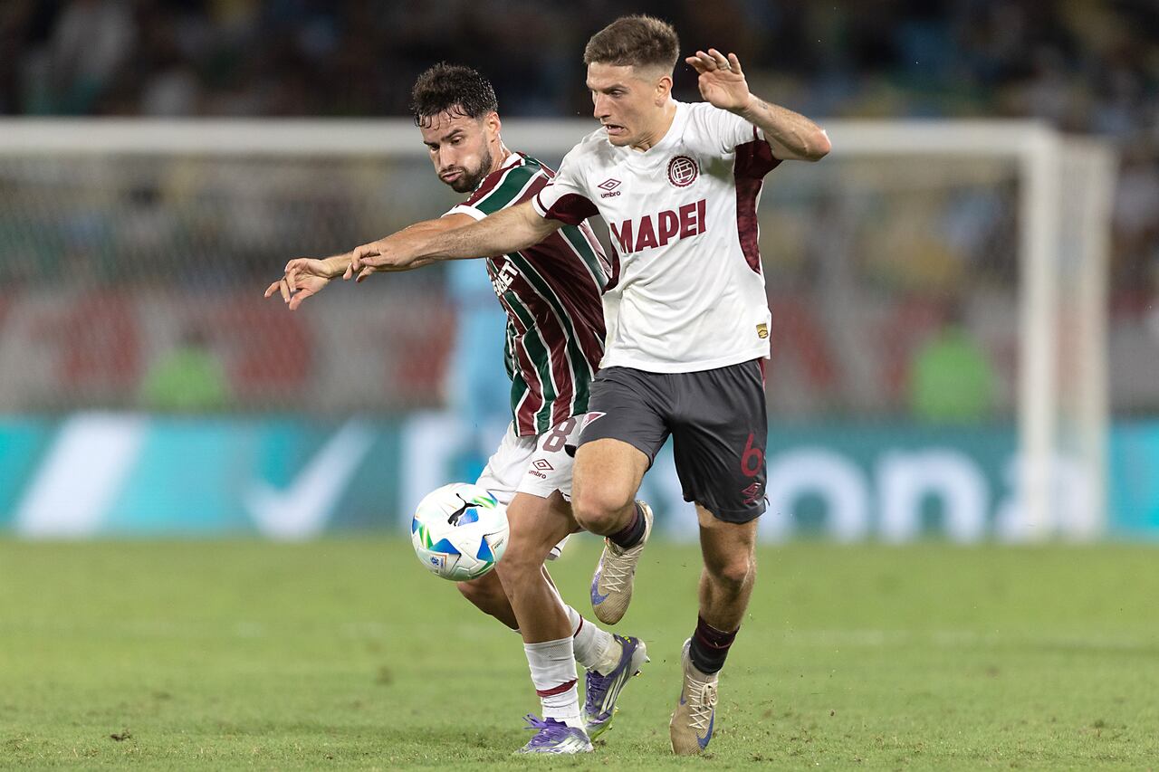 Duelo entre Fluminense y Lanús por Copa Sudamericana.