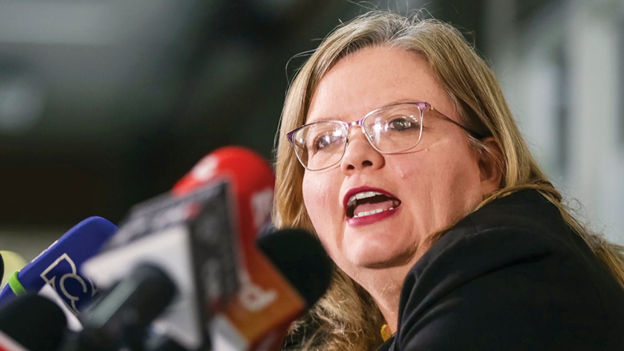 La directora del ICBF, Astrid Cáceres, aseguró que se robaron un computador y elementos de sus hijos.