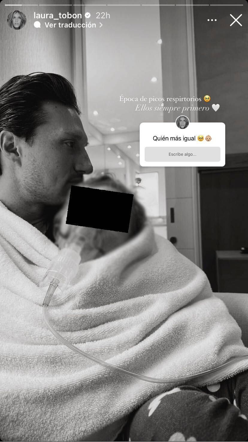 El esposo de Laura Tobón apareció junto a su hijo, cuidándolo por una fuerte gripa.