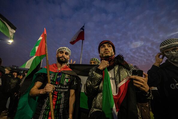 "La ofensiva de Hamás hizo renacer en nosotros un sentimiento que habíamos olvidado desde hacía años y nos devolvió la esperanza de que llegue el día en el que podamos tener la frente en alto", agregó la mujer, de 42 años.