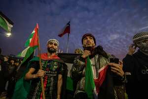 "La ofensiva de Hamás hizo renacer en nosotros un sentimiento que habíamos olvidado desde hacía años y nos devolvió la esperanza de que llegue el día en el que podamos tener la frente en alto", agregó la mujer, de 42 años. (Photo by Carlos P. Carcamo/Anadolu via Getty Images)