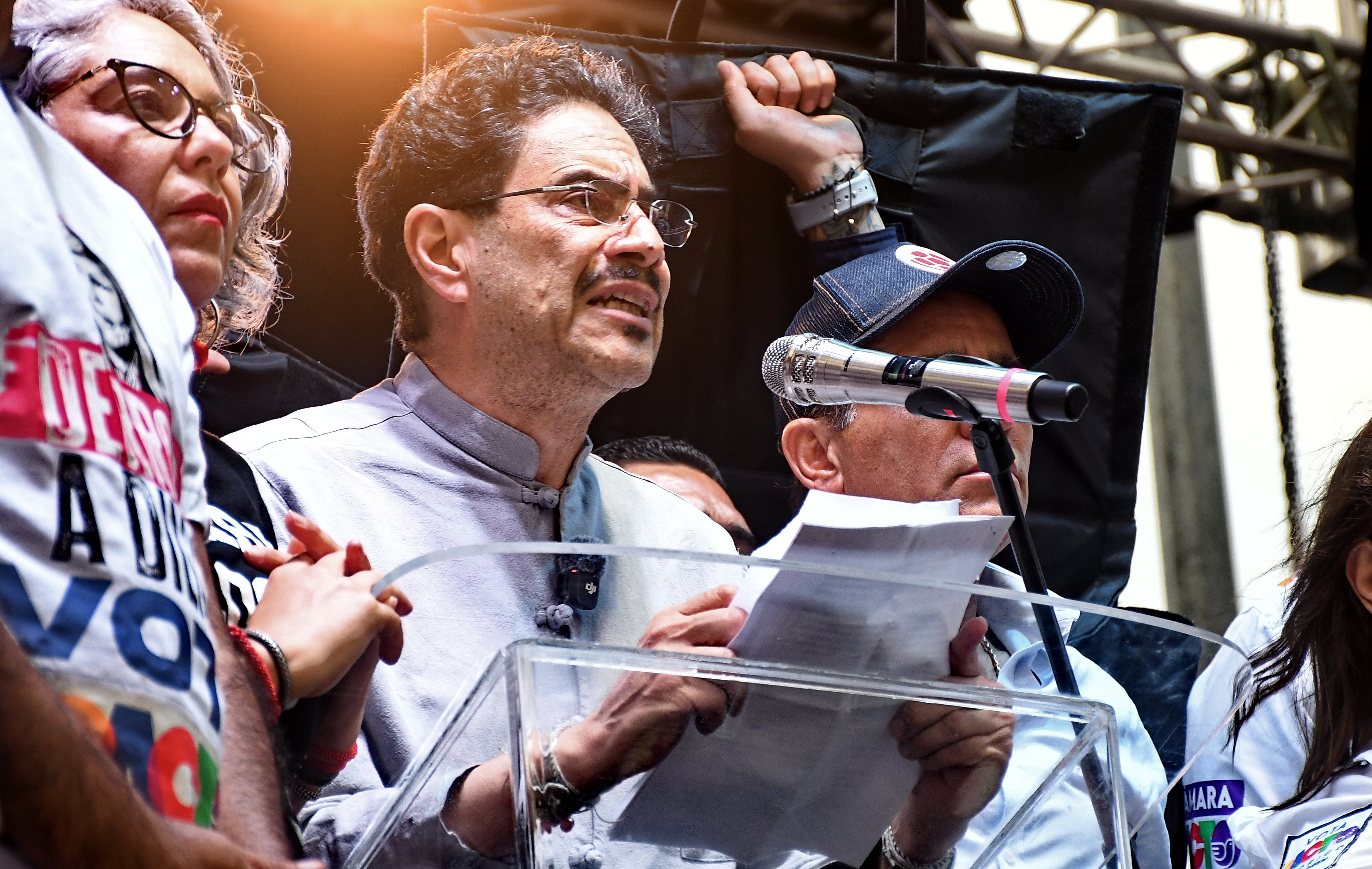 Ivan Cepeda en campaña presidencial, parque de las banderas, Cali.