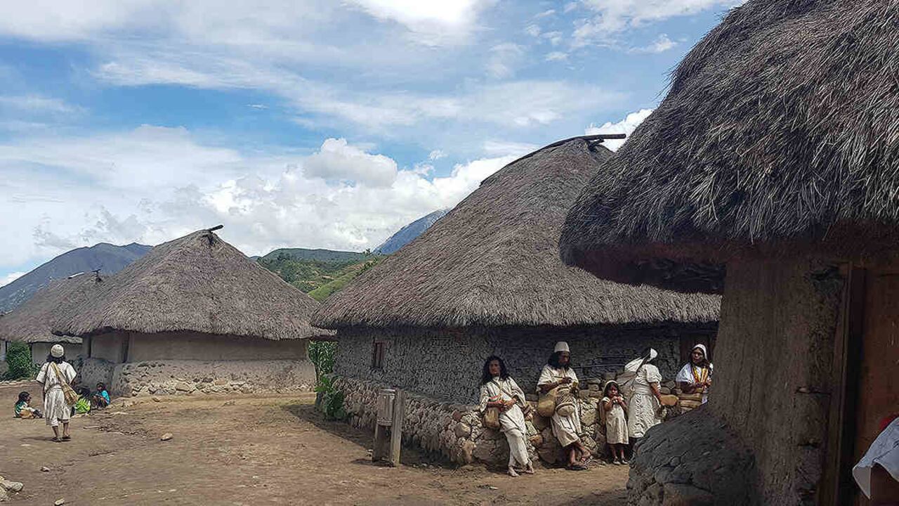 Desde finales de los noventa y principios de dos mil, cientos de Kankuamos fueron víctimas de los paramilitares que con listas en mano les hacían cacerías y eran asesinados por supuestamente ser auxiliadores de la guerrilla.