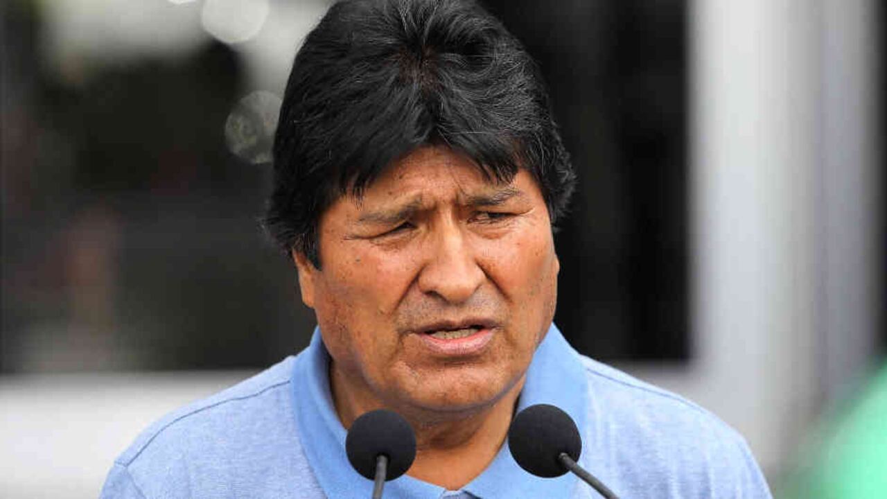 A su llegada a México Evo Morales se mostró desafiante y dijo que "mientras tenga la vida, seguimos en política. Mientras tenga la vida, sigue la lucha". Foto: Getty Images/BBC